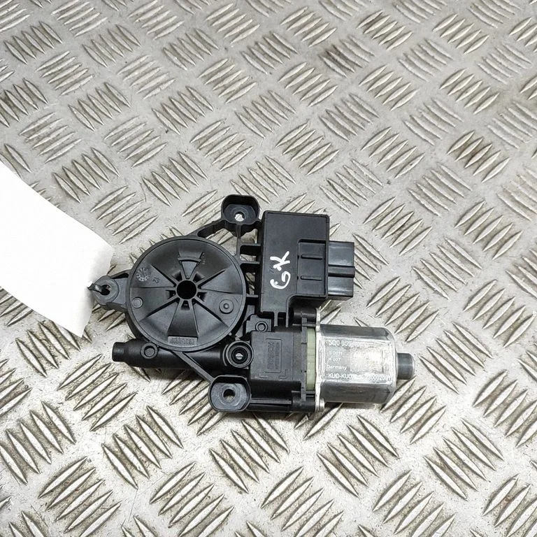 Aizmugurējā loga pacēlāja motoriņš 0130822695