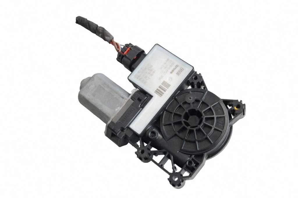 Aizmugurējā loga pacēlāja motoriņš 9850394