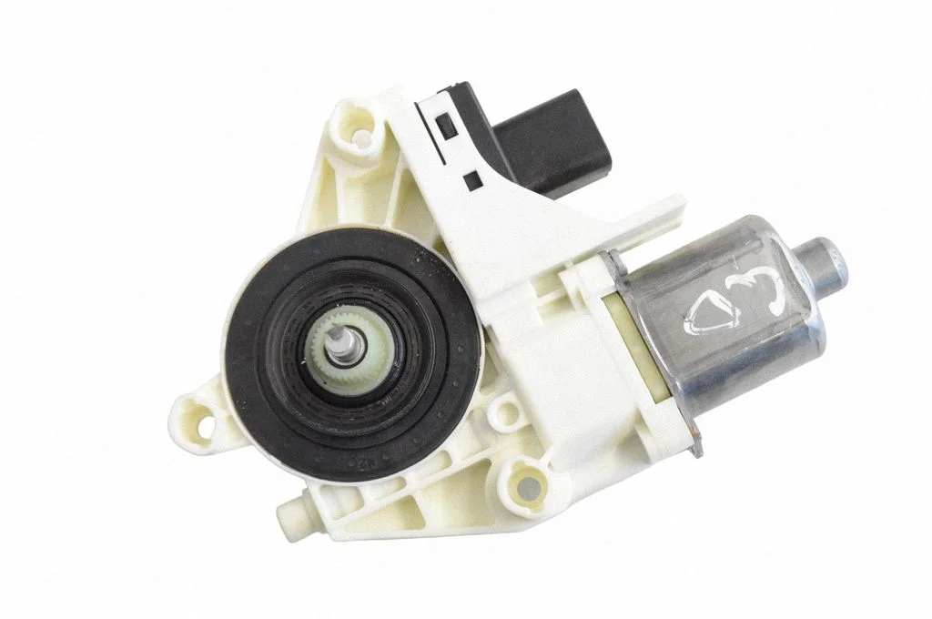 Rear door window regulator motor 013082306E