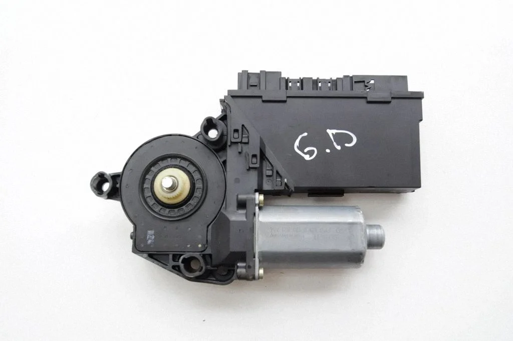 Rear door window regulator motor – Volkswagen Touareg I (2002-2010)