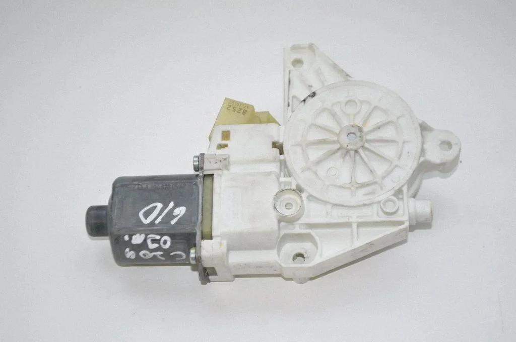 Rear door window regulator motor – Mercedes-Benz C-Class AMG W204 (2007-2014)