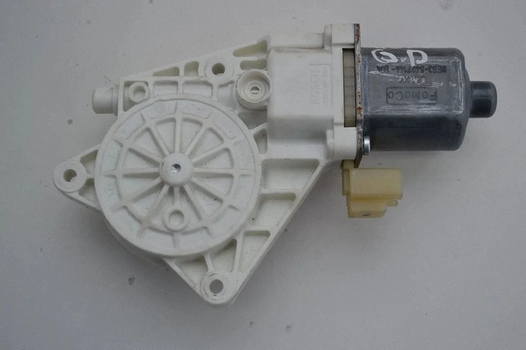 Rear door window regulator motor – Ford Fusion (2006-2012), right