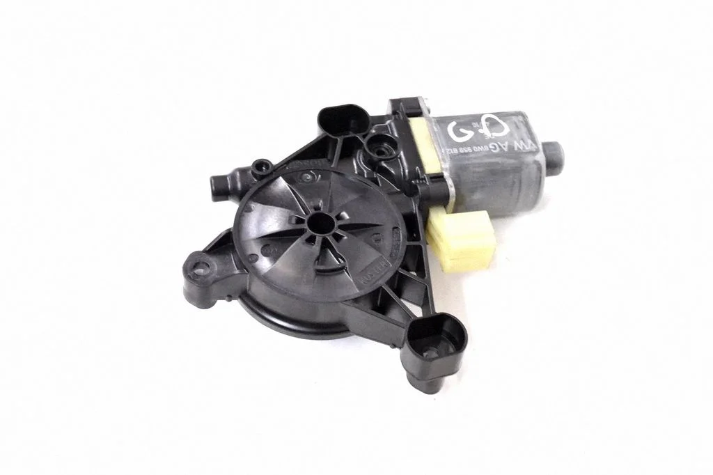 Aizmugurējā loga pacēlāja motoriņš 8W0959812