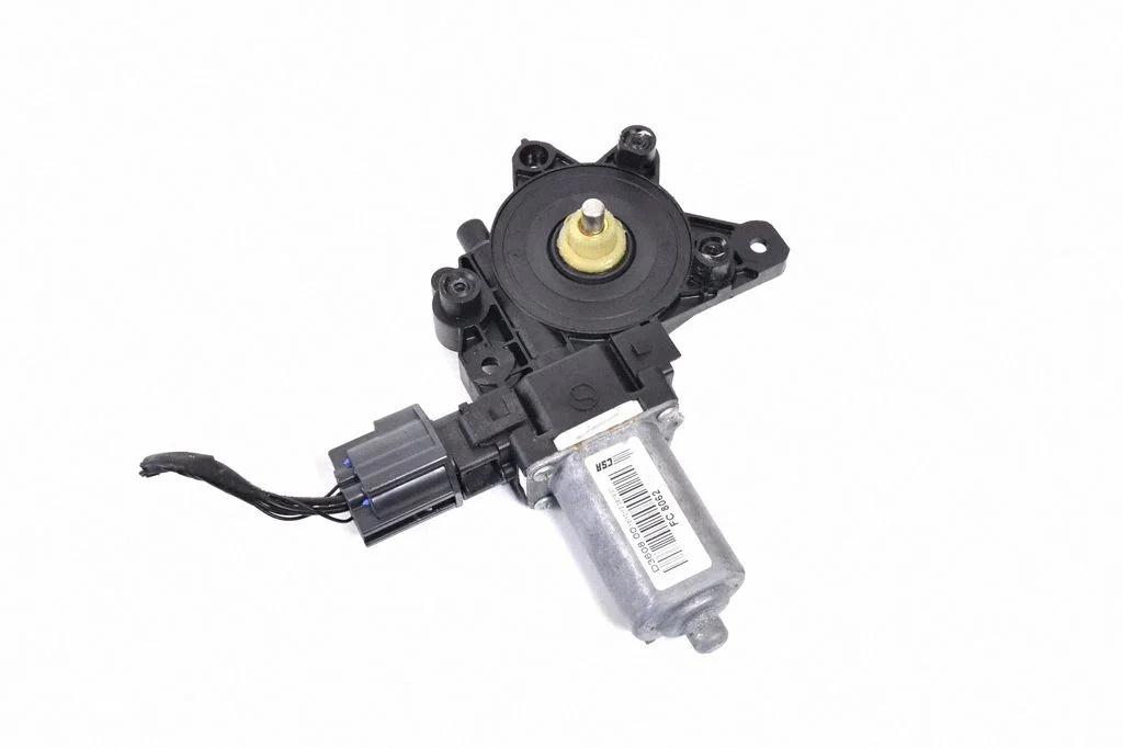 Aizmugurējā loga pacēlāja motoriņš D360800