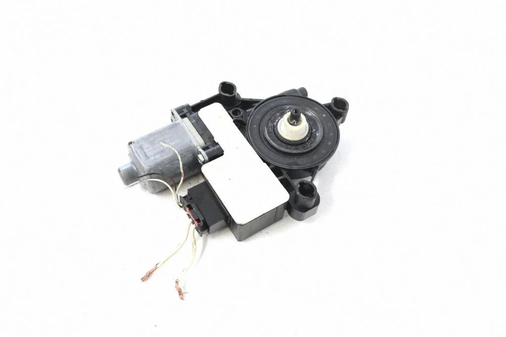 Aizmugurējā loga pacēlāja motoriņš 5Q0959812D