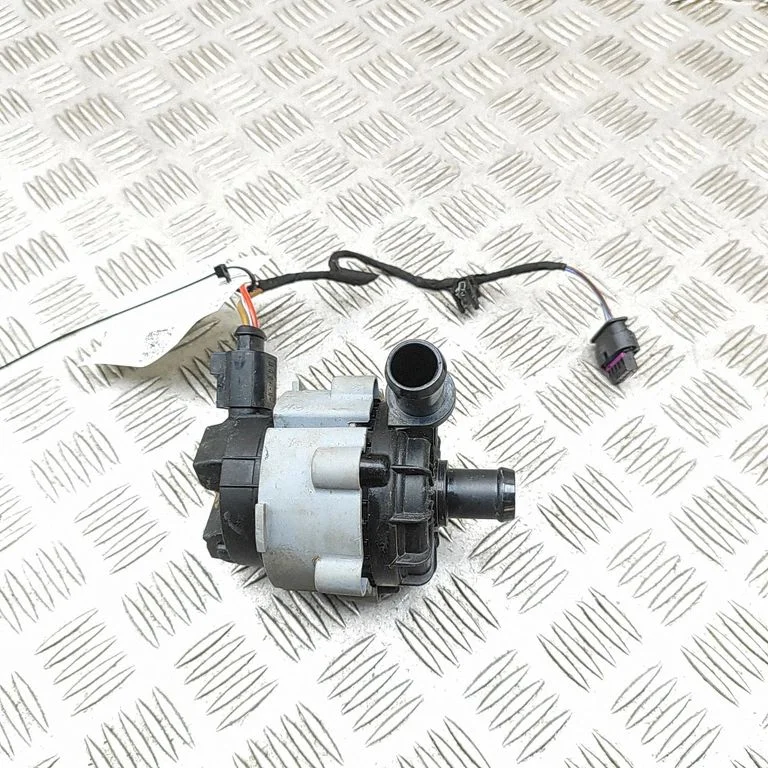 Elektryczna pompa cyrkulacyjna 8MA965567