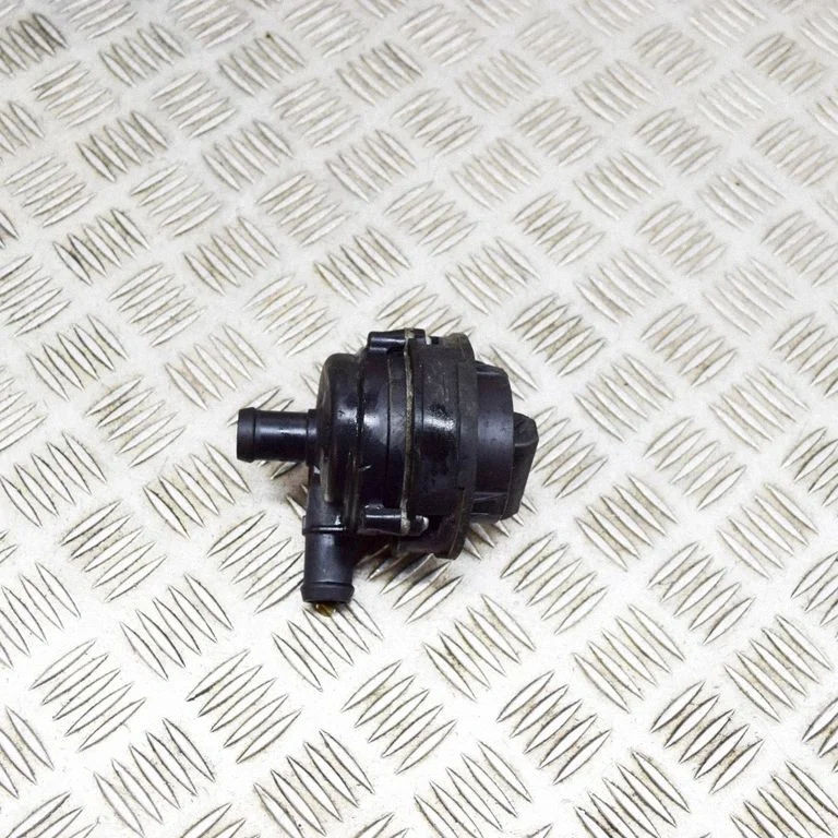 Elektriskais cirkulācijas sūknītis J9D318D475AA