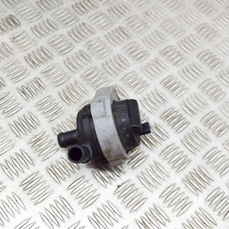 Elektriskais cirkulācijas sūknītis J9D318D474AA