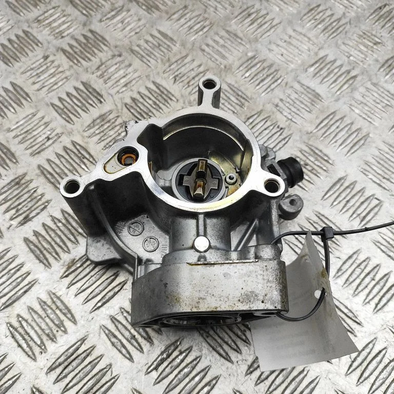 Vacuum pump 06L145100F