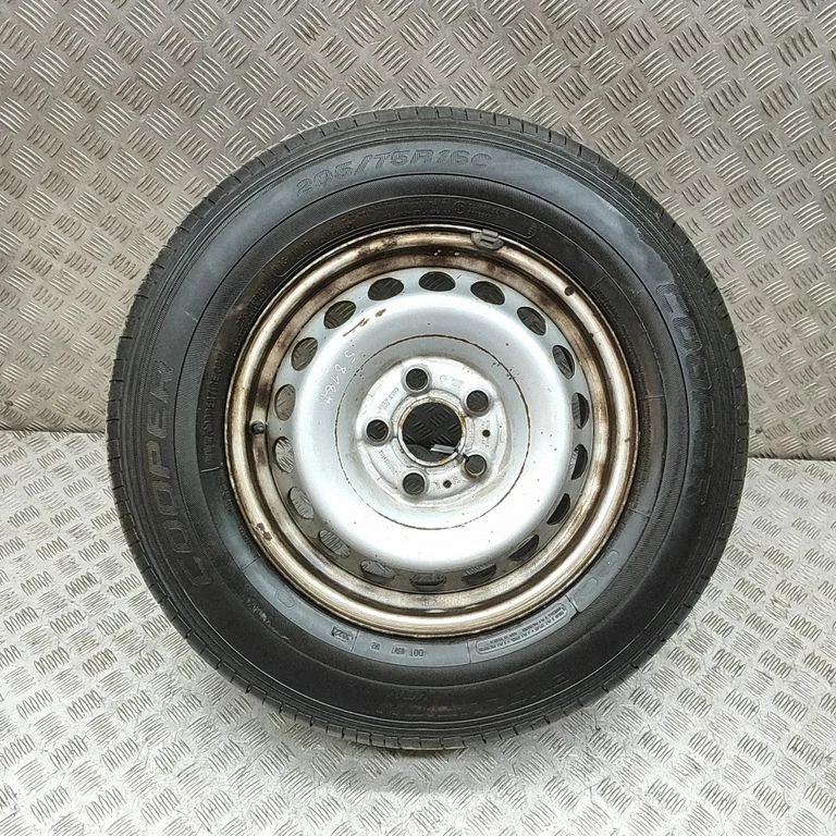 R16 tērauda štancētais disks (-i) 2N0601027L