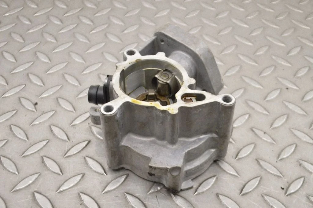 Vacuum pump 06K145100AE