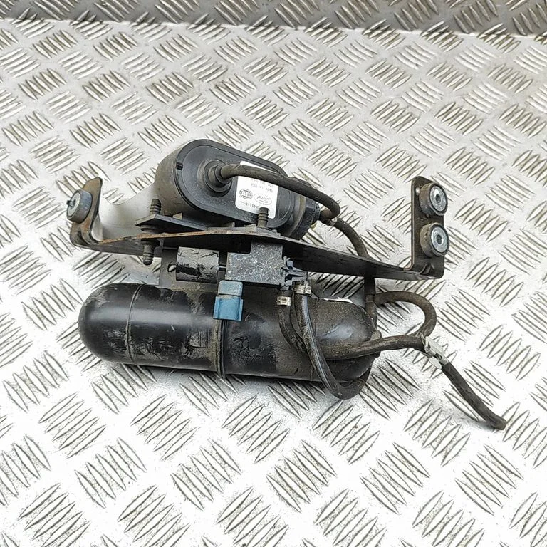 Vacuum pump 7W832B925AF