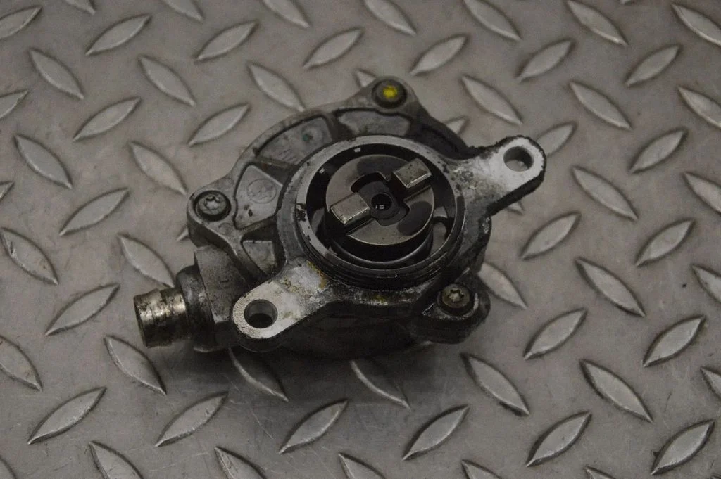 Vacuum pump – Opel Vivaro (2001-2014)