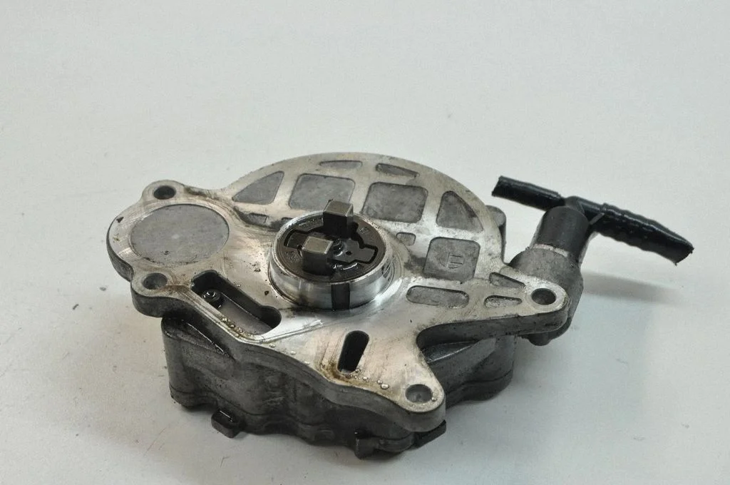 Vacuum pump 03L145100E