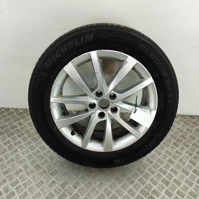 R18 alloy rim 565601025D