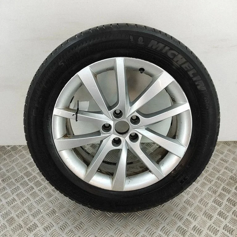 R18 alloy rim 565601025D