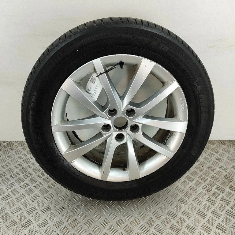 R18 alloy rim 565601025D