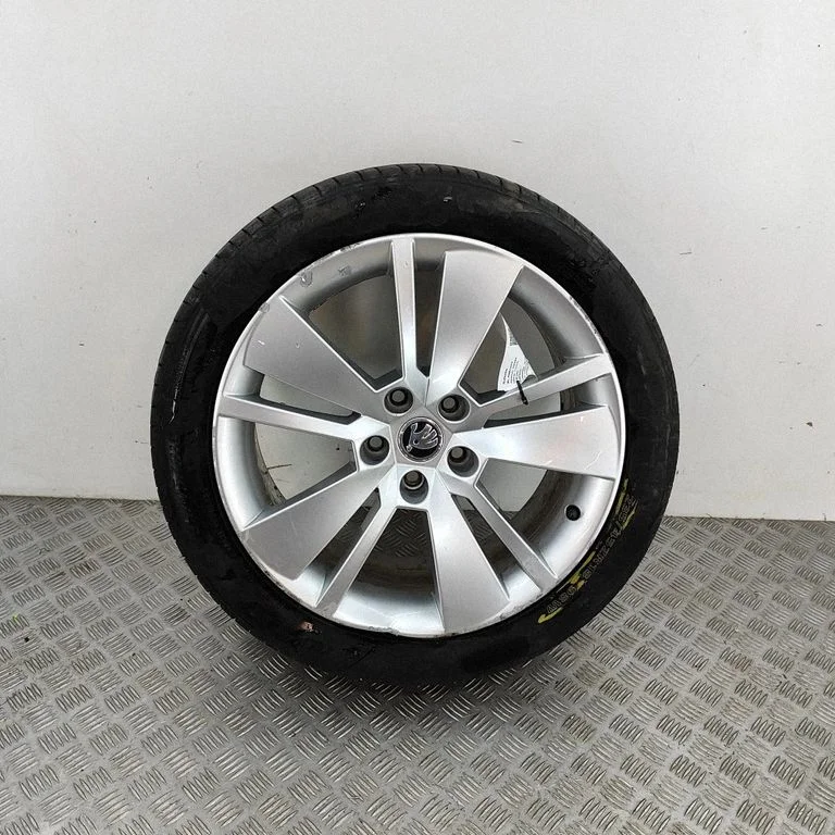 R18 alloy rim 3V0601025AD