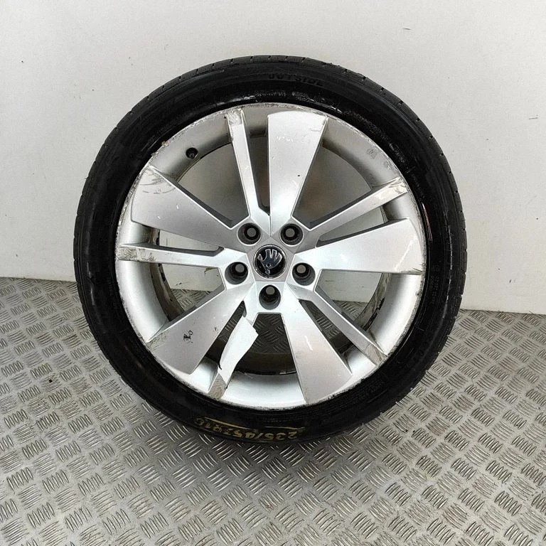 R18 alloy rim 3V0601025AD