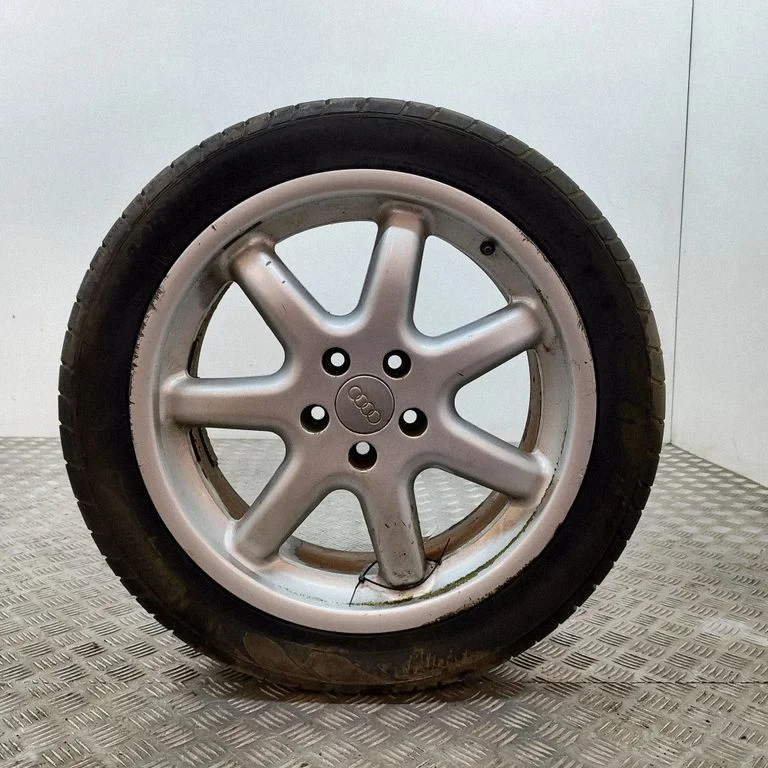 R18 vieglmetāla disks (-i) 4D0601025F