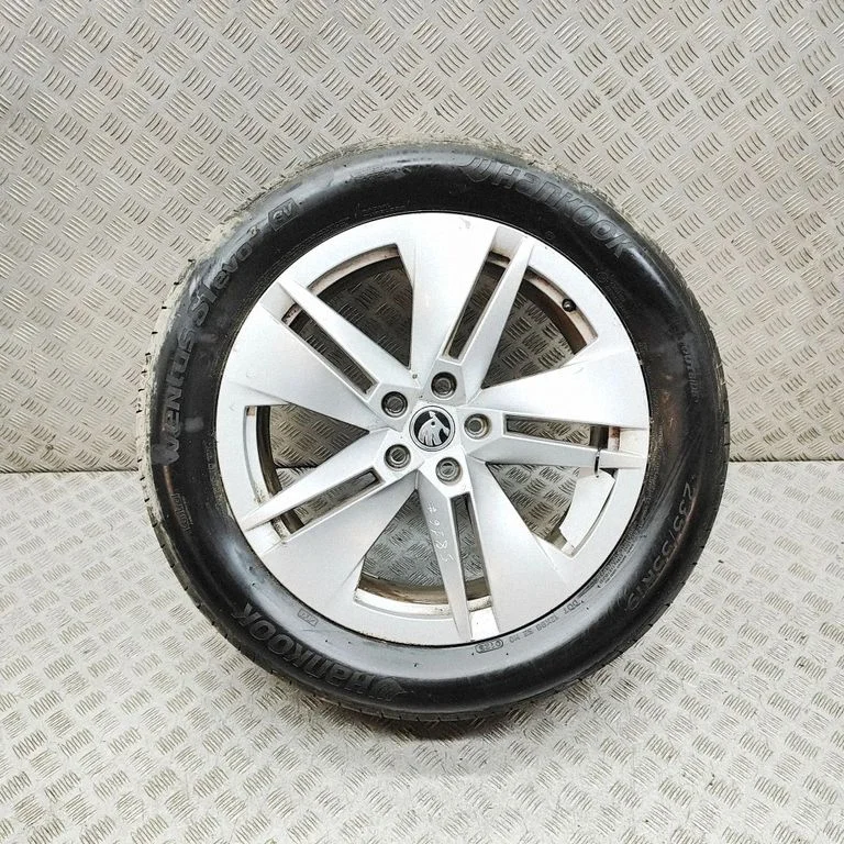 R19 alloy rim 5LA601025C