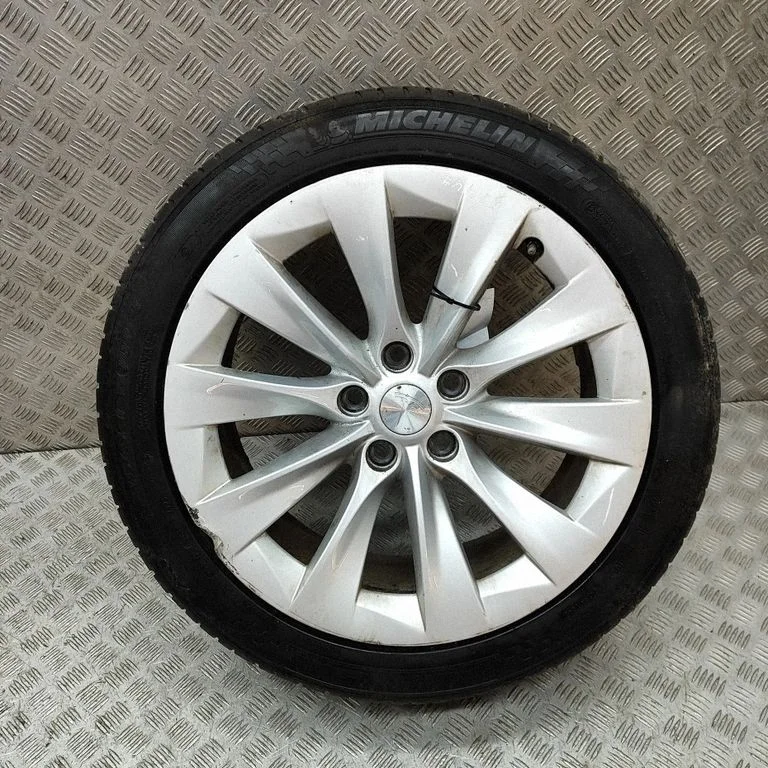 R19 alloy rim 105933700B