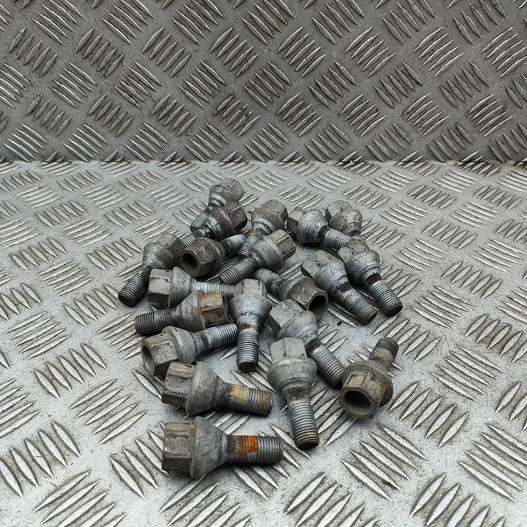 Skrūves/uzgriežņi