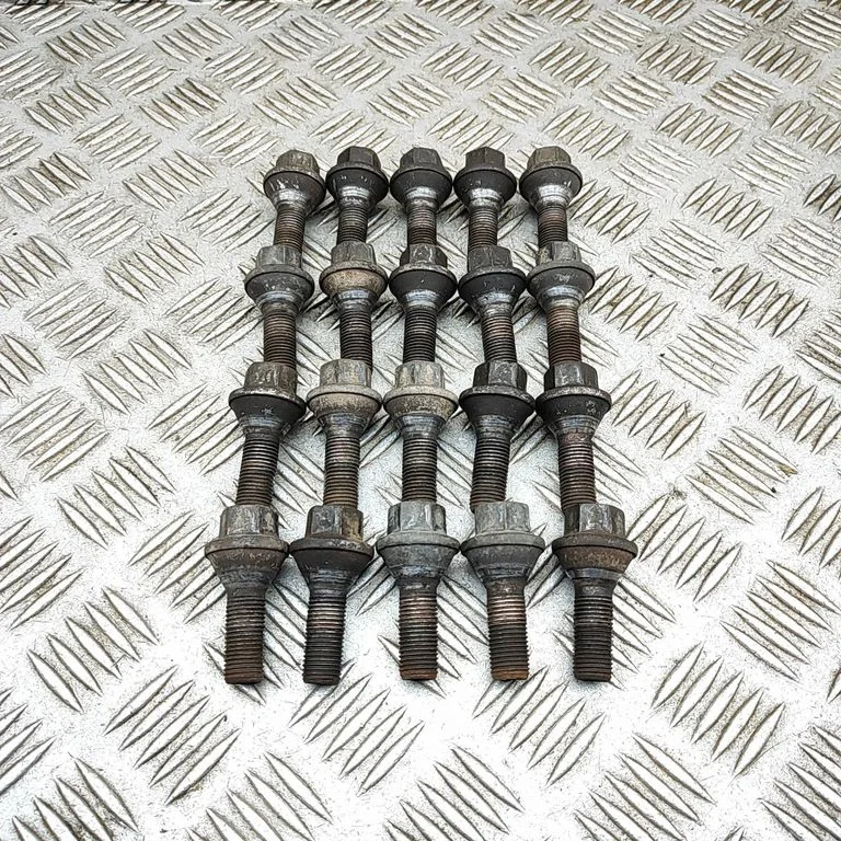 Nuts/bolts 93858987
