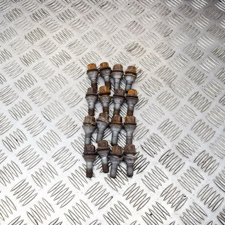 Skrūves/uzgriežņi