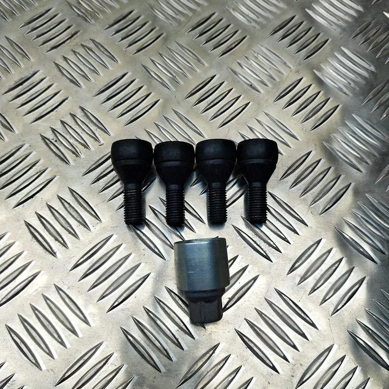 Anti-theft wheel nuts and lock – Renault Austral (2023-)