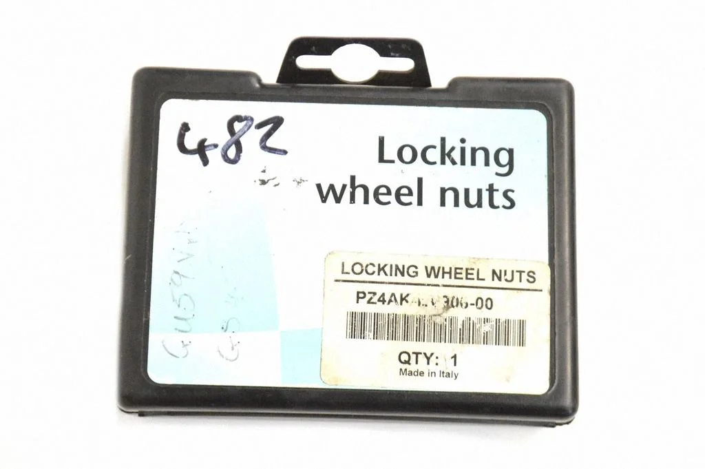 Anti-theft wheel nuts and lock – Lexus GS 300 350 430 450H (2005-2012)
