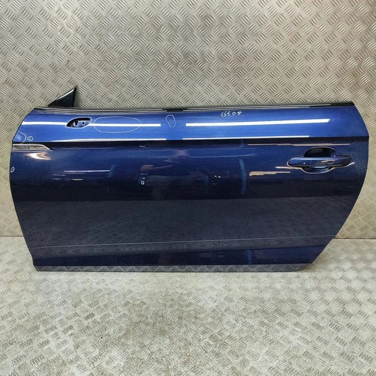 Priekšējās durvis (kupejai) 8W6831051B