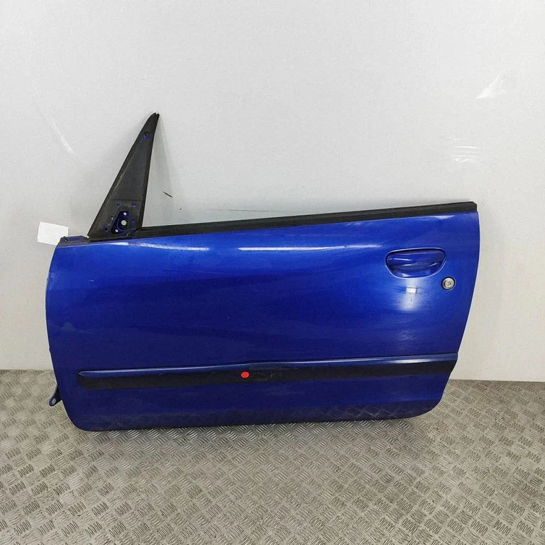 Priekšējās durvis (kupejai) MN300924