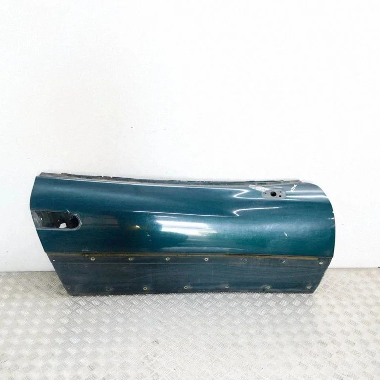 Priekšējās durvis (kupejai) MB637500