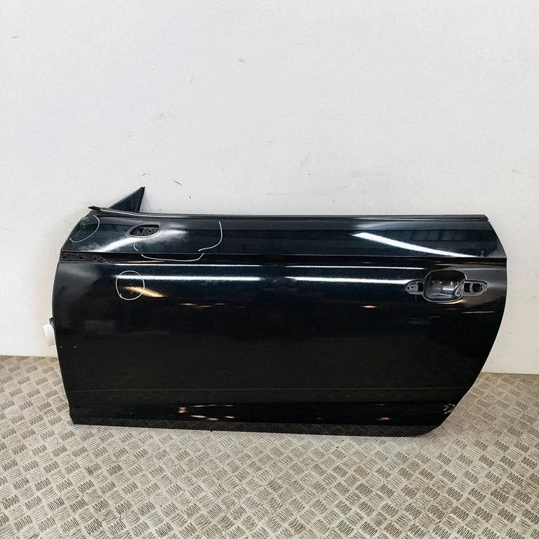 Priekšējās durvis (kupejai) 8W6831051B