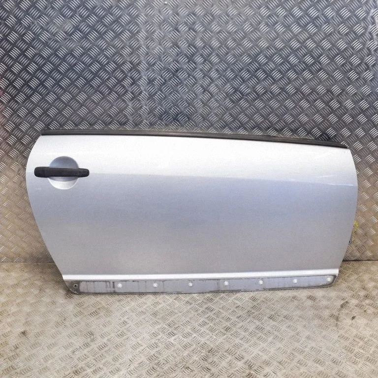 Priekšējās durvis (kupejai) 9004S6
