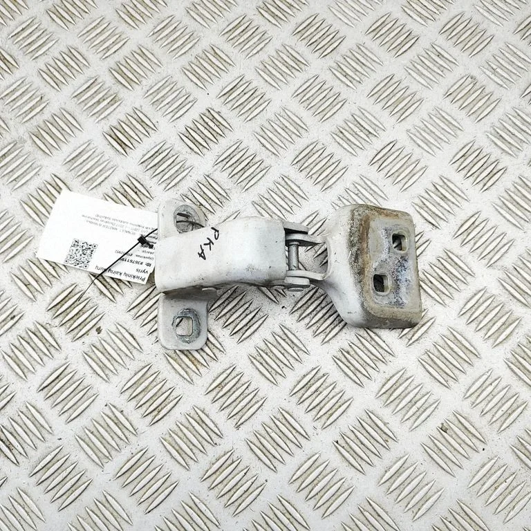 Priekšējā augšējā eņģe 804000006R