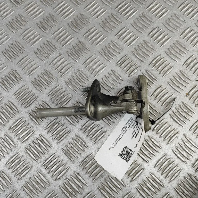 Priekšējā augšējā eņģe 97053162901