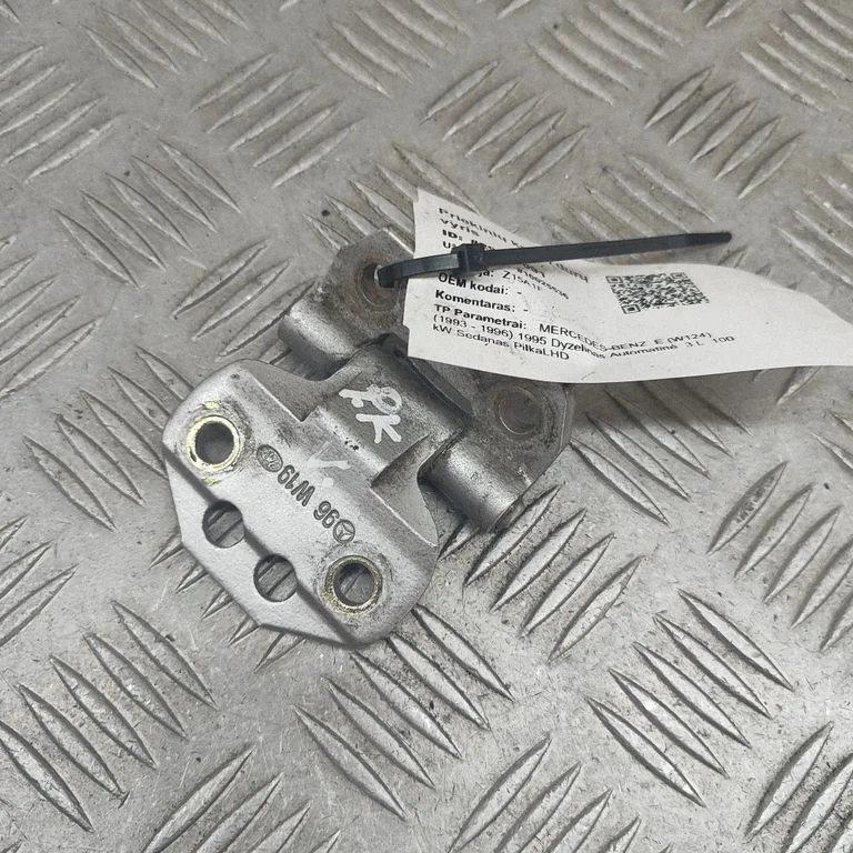 Priekšējā augšējā eņģe A1247200137