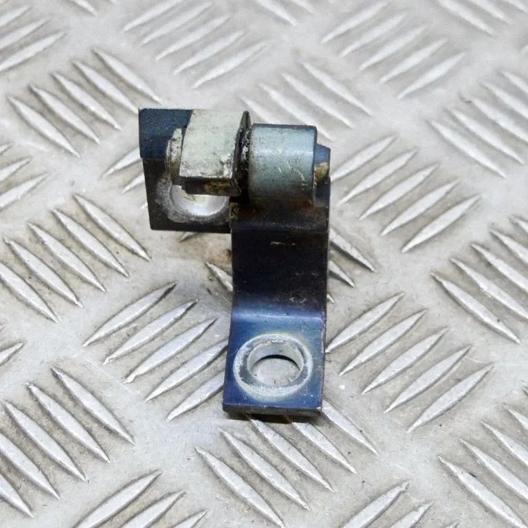 Priekšējā augšējā eņģe A046574