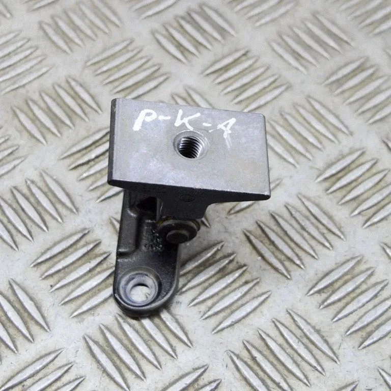 Front door upper hinge 7237155