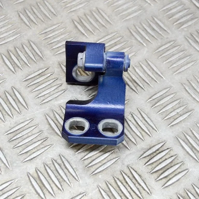 Priekšējā augšējā eņģe A048903