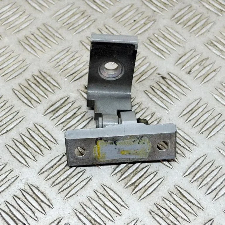 Priekšējā augšējā eņģe A046574