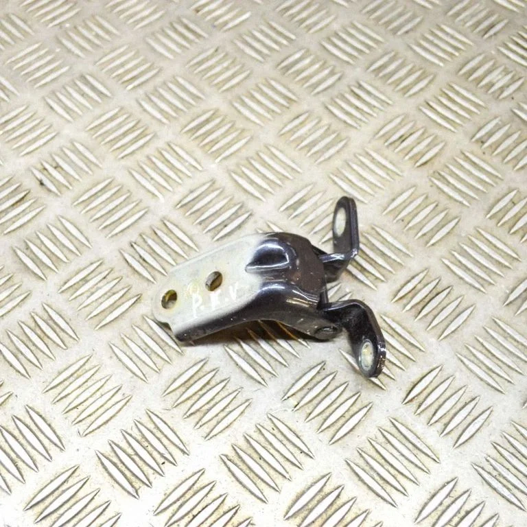Priekšējā augšējā eņģe – kreisā