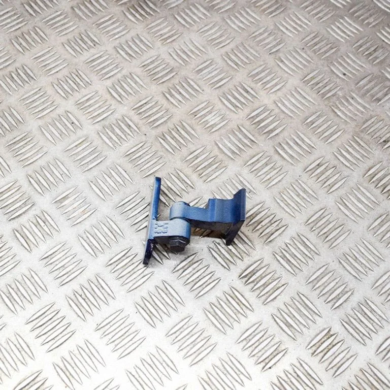Priekšējā augšējā eņģe 7333059