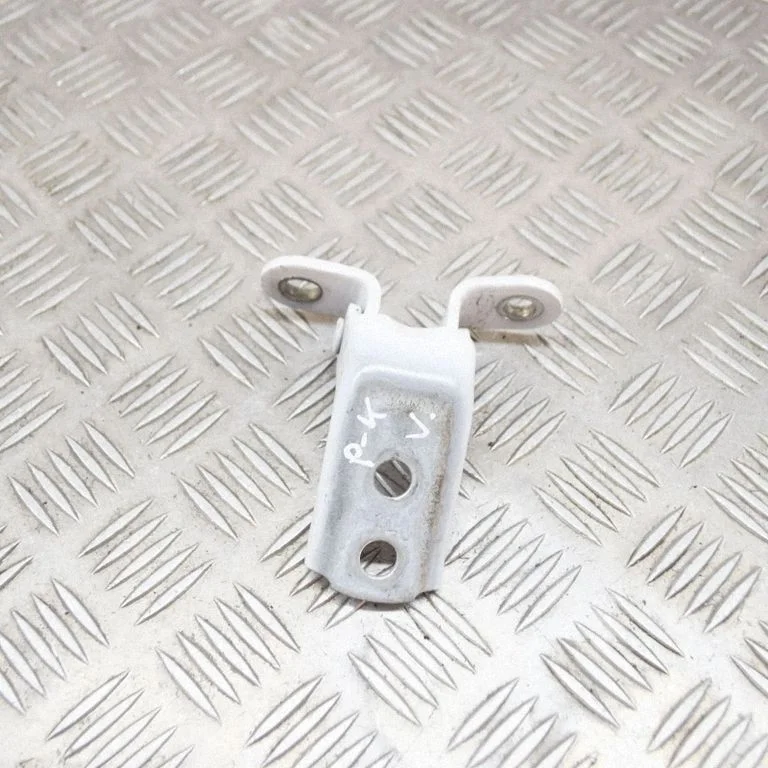 Priekšējā augšējā eņģe – kreisā