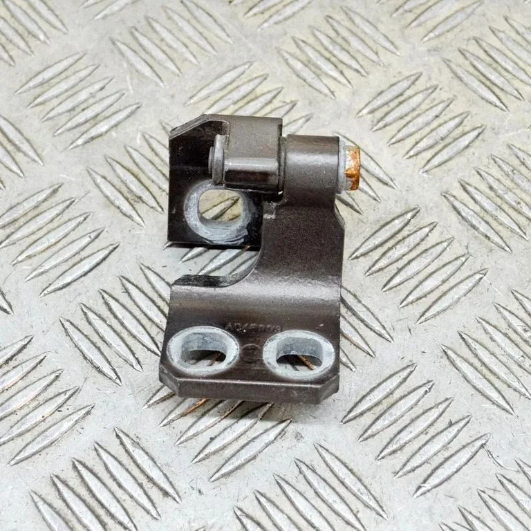 Priekšējā augšējā eņģe A048903
