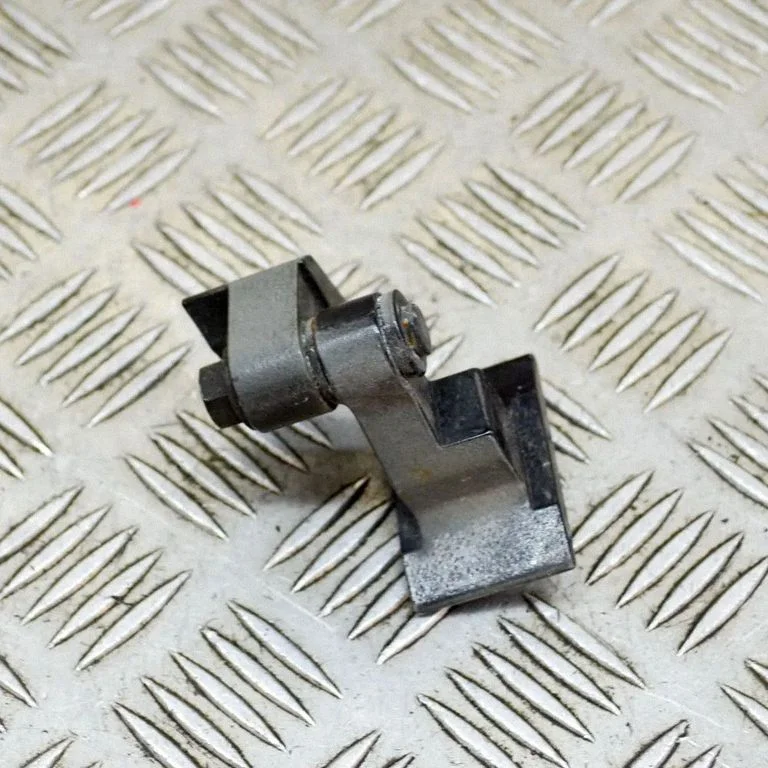 Priekšējā augšējā eņģe 7246067