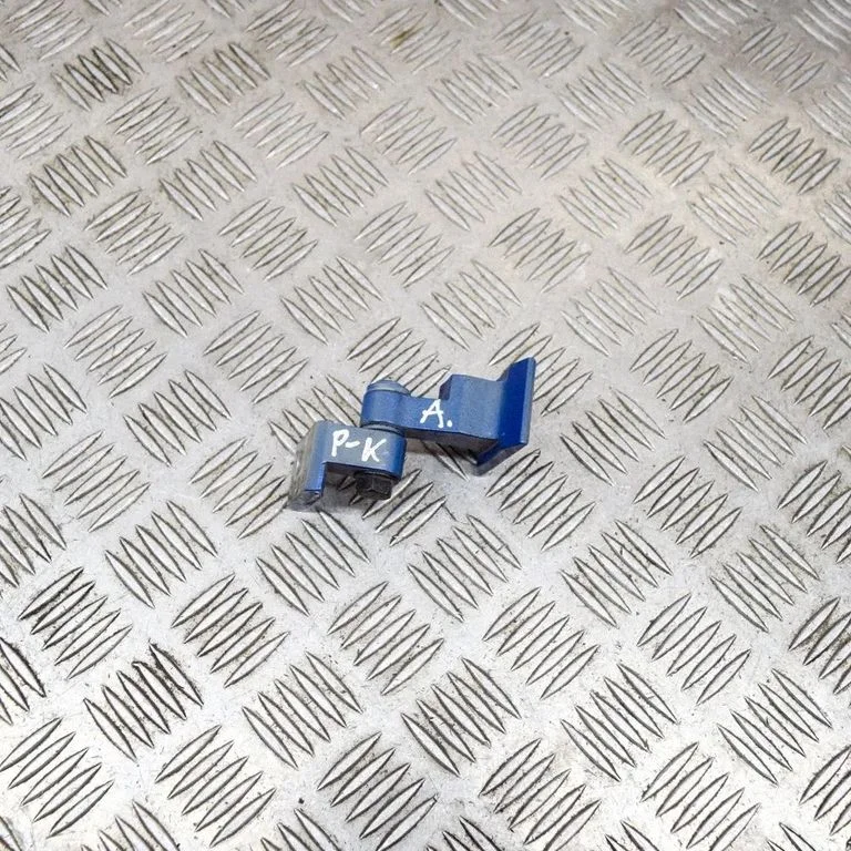 Front door upper hinge 7246067