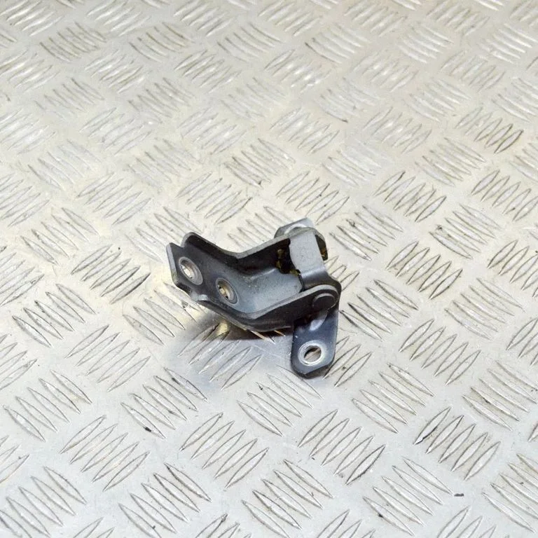 Priekšējā augšējā eņģe – kreisā